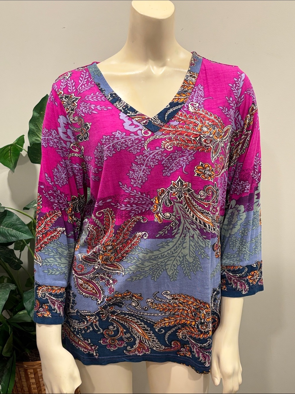 Parsley & Sage Paisley V-Neck Top with 3/4 Sleeves in Fuchsia and Lavender NWOT